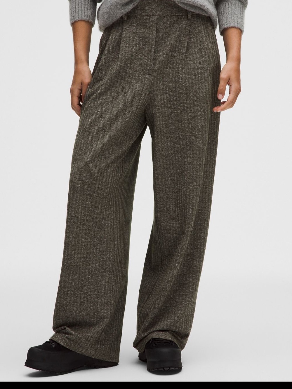 SOLD OUT Lululemon green herringbone trousers